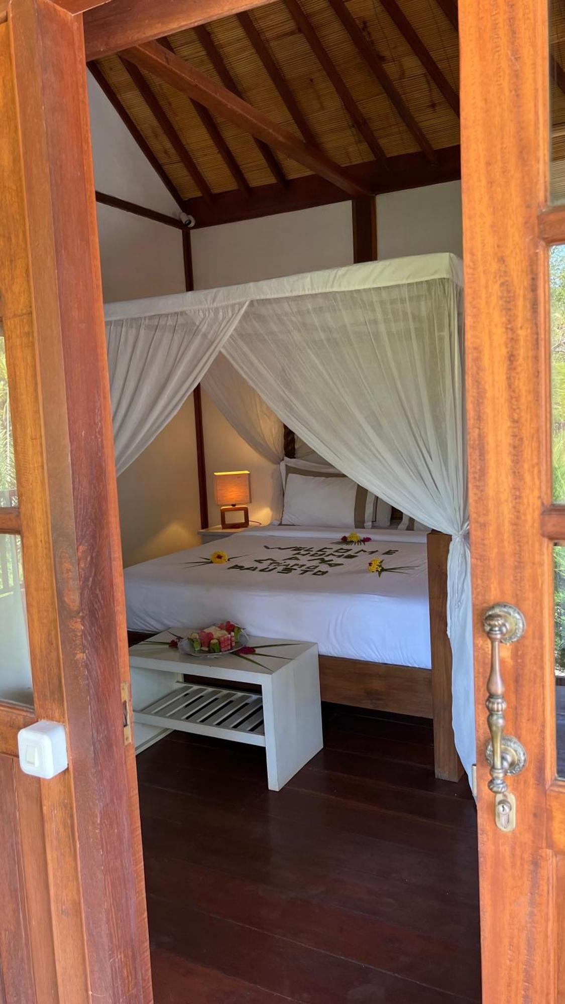 Villa Luna Sunset Beach Gili Trawangan Exterior photo