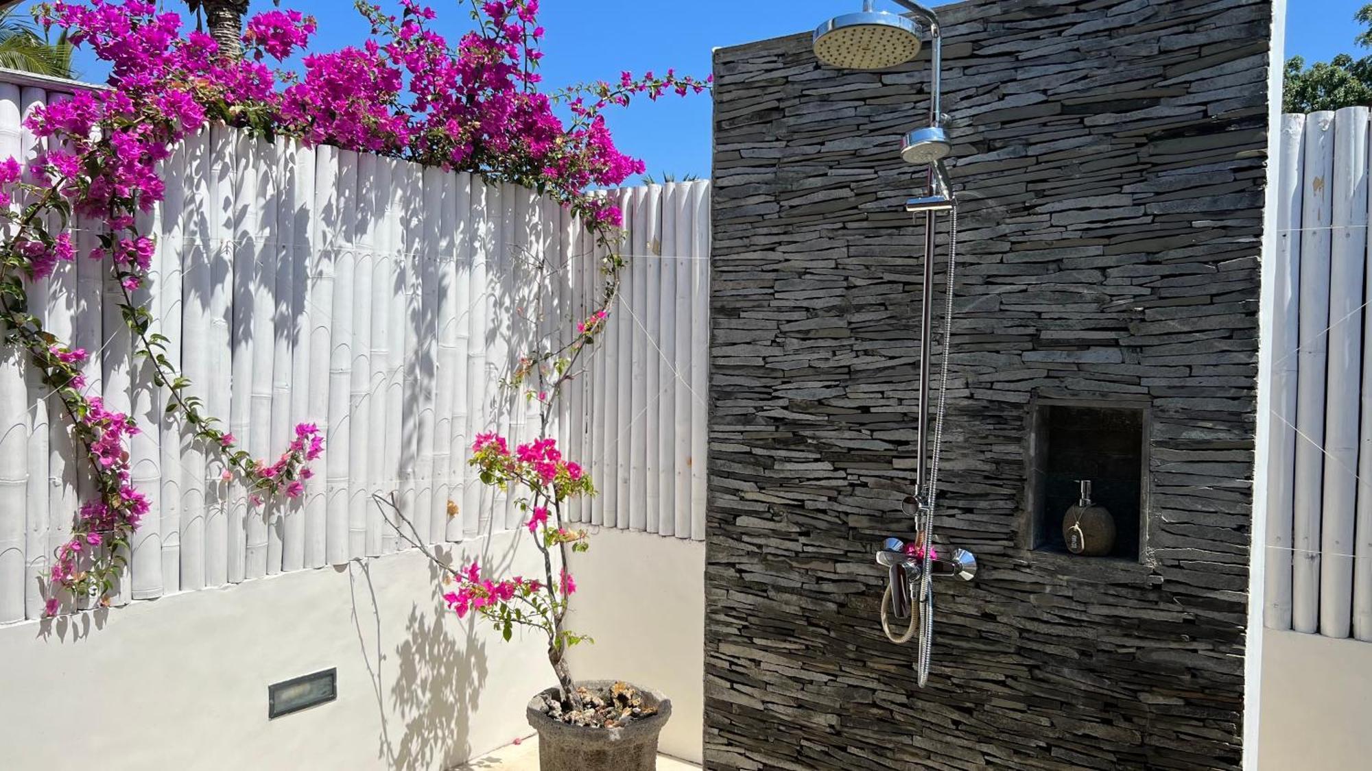 Villa Luna Sunset Beach Gili Trawangan Exterior photo