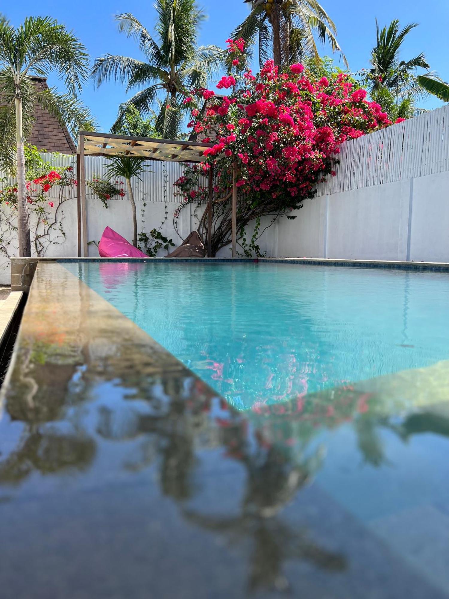 Villa Luna Sunset Beach Gili Trawangan Exterior photo